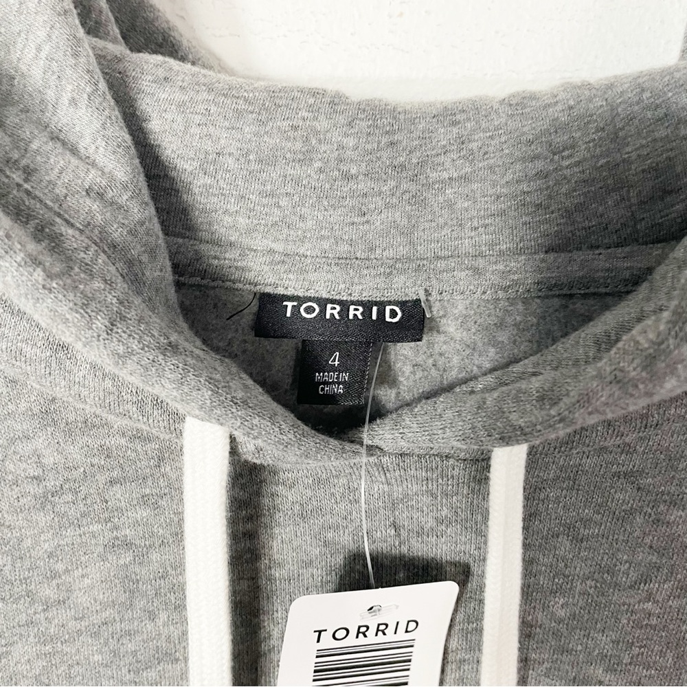 NWT Torrid Classic Fit Cozy Fleece Lace Sleeves
Hoodie in Gray Size 4 (4X) - Picture 7 of 12